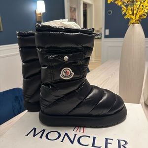 Authentic Moncler GAIA POCKET MID BOOTS size 39